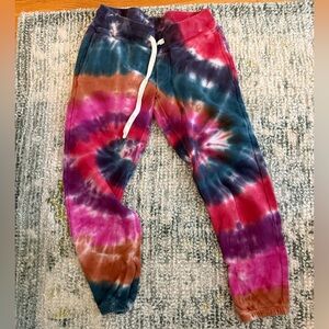 Tie dye NSF brand size small cozy sweats. A little cropped on me. I’m 5’8